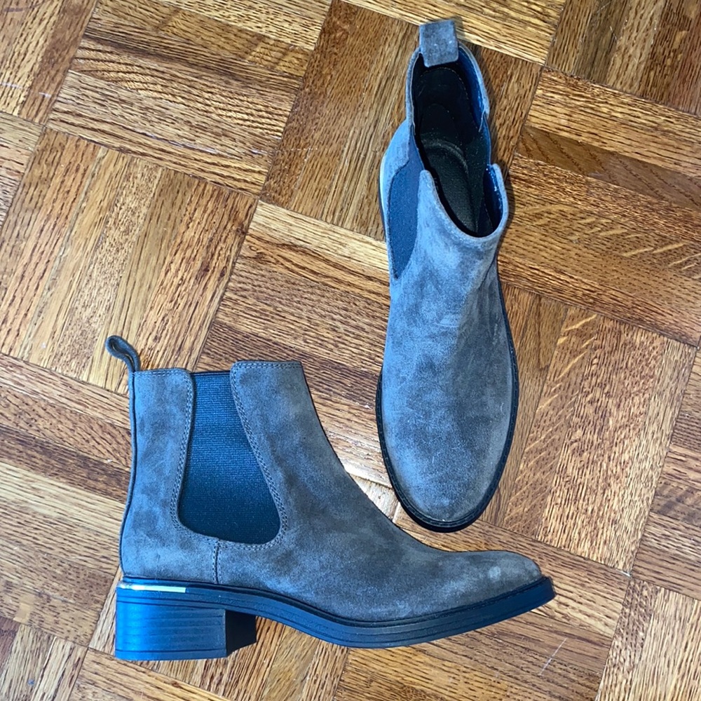 NEVER WORN! Kenneth Cole New York Levon Chelsea Boot